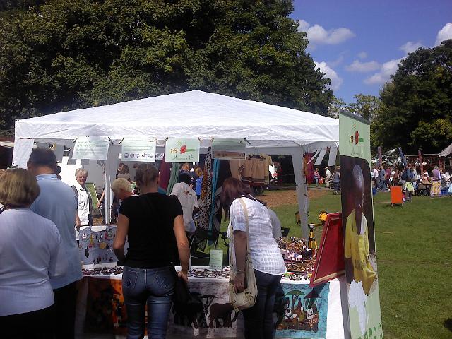 P050910_13.55.jpg - Unser Stand bei herrlichem Festwetter