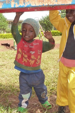 Auf dem Spielplatz vom Kinderdorf Nchiru